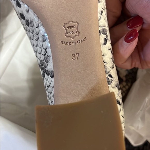 Made in Italy Giovanna Grazzini Black and Cream Snakeskin Heels with Pointed Toe - Picture 9 of 10